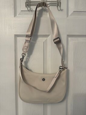 Lululemon City Essentials Small Shoulder Bag 3L